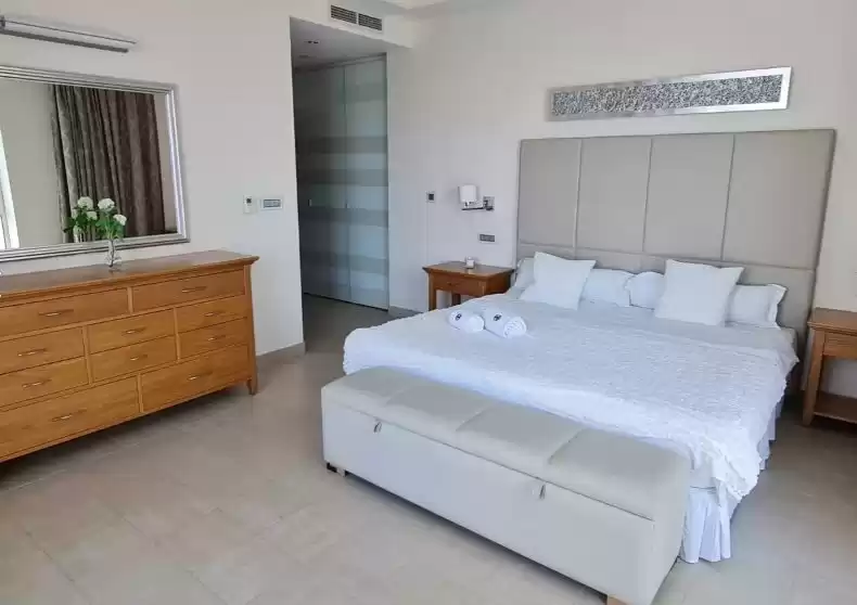 Residential Ready Property 1 Bedroom F/F Apartment  for rent in Al Sadd , Doha #10632 - 1  image 